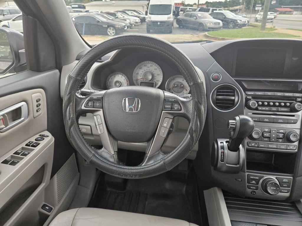Honda Pilot Touring 2WD 5-Spd AT with DVD 2014