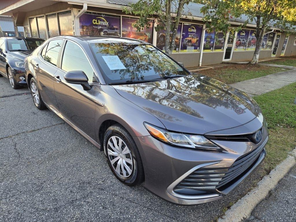 Toyota Camry Hybrid LE 2021