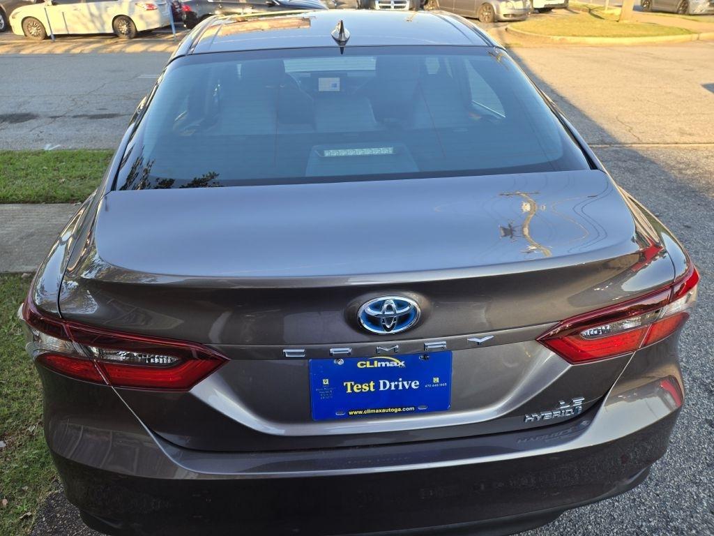 Toyota Camry Hybrid LE 2021