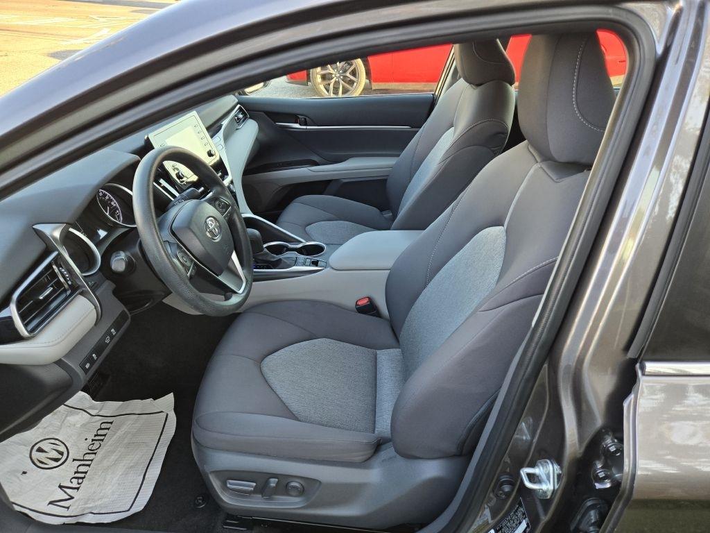Toyota Camry Hybrid LE 2021
