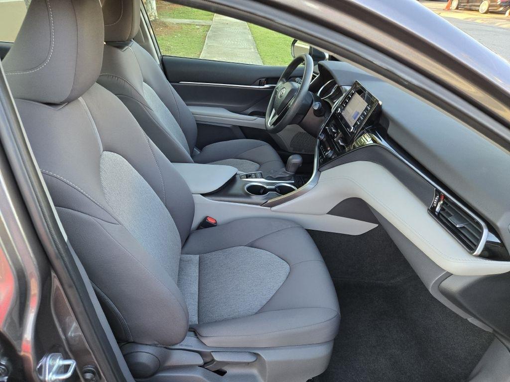 Toyota Camry Hybrid LE 2021