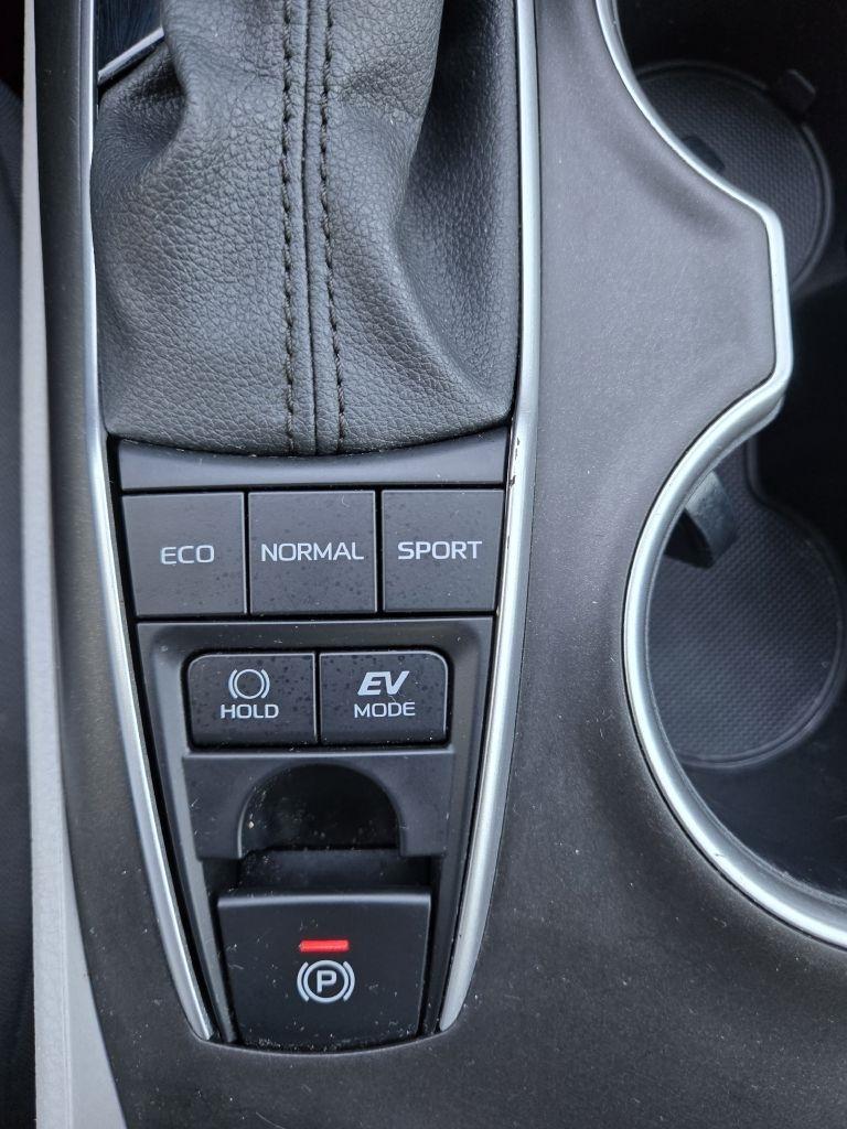 Toyota Camry Hybrid LE 2021