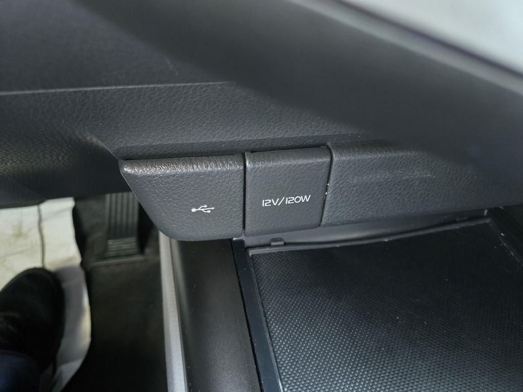 Toyota Camry Hybrid LE 2021