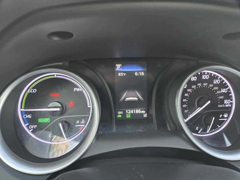 Toyota Camry Hybrid LE 2021