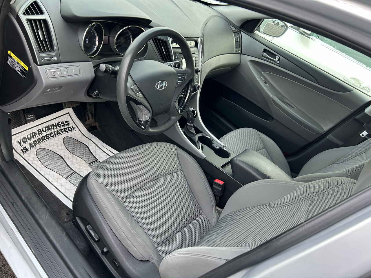 Hyundai Sonata 2.4L GLS 2012