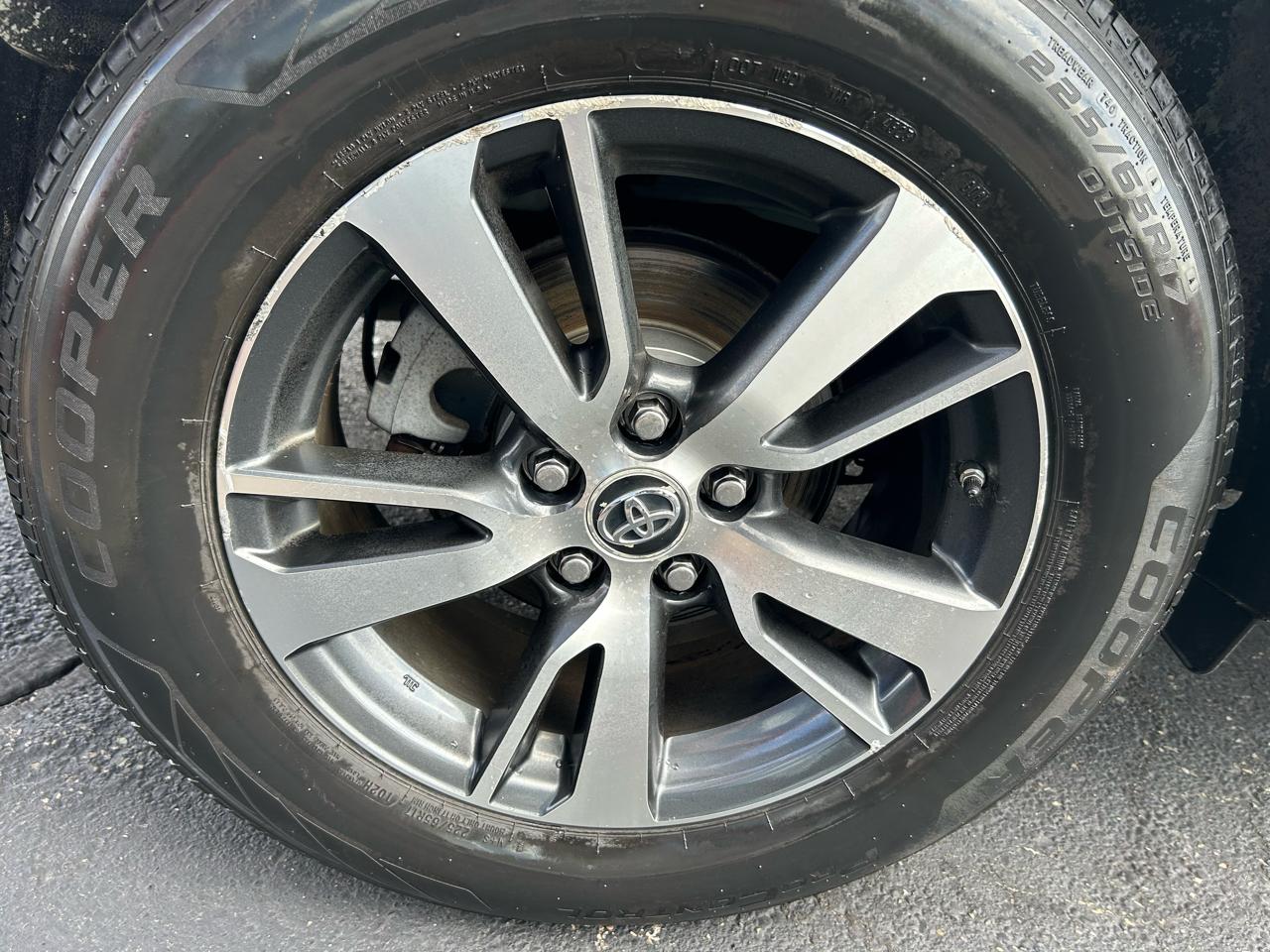 Toyota RAV4 XLE AWD 2017