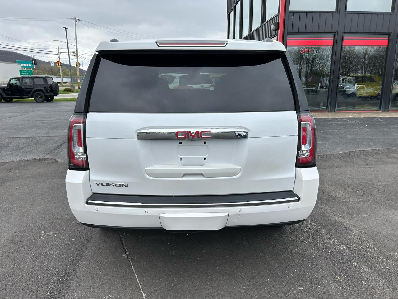 GMC Yukon Denali 4WD 2016