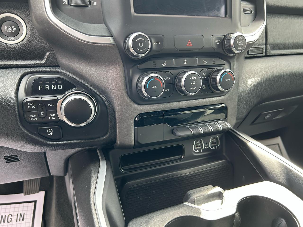 RAM 1500 4WD Crew Cab 140.5" Big Horn 2021