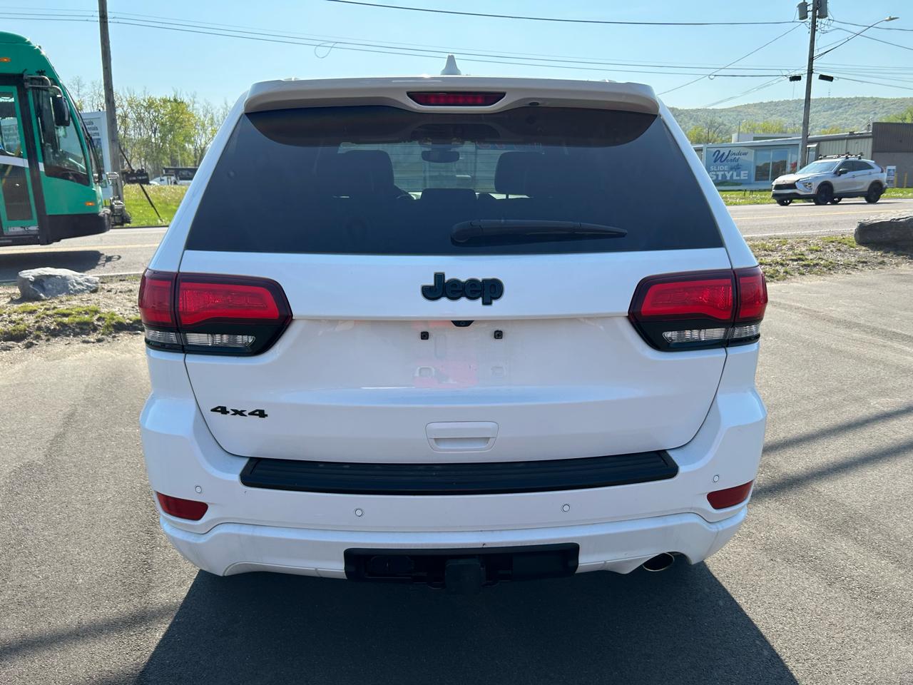 Jeep Grand Cherokee Altitude 4D SUV 4WD 2017