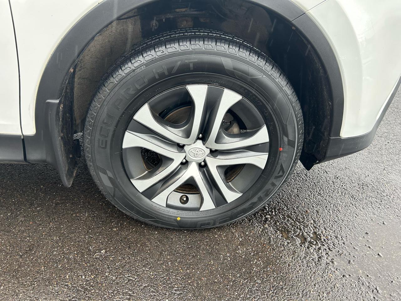 Toyota RAV4 LE AWD 2015
