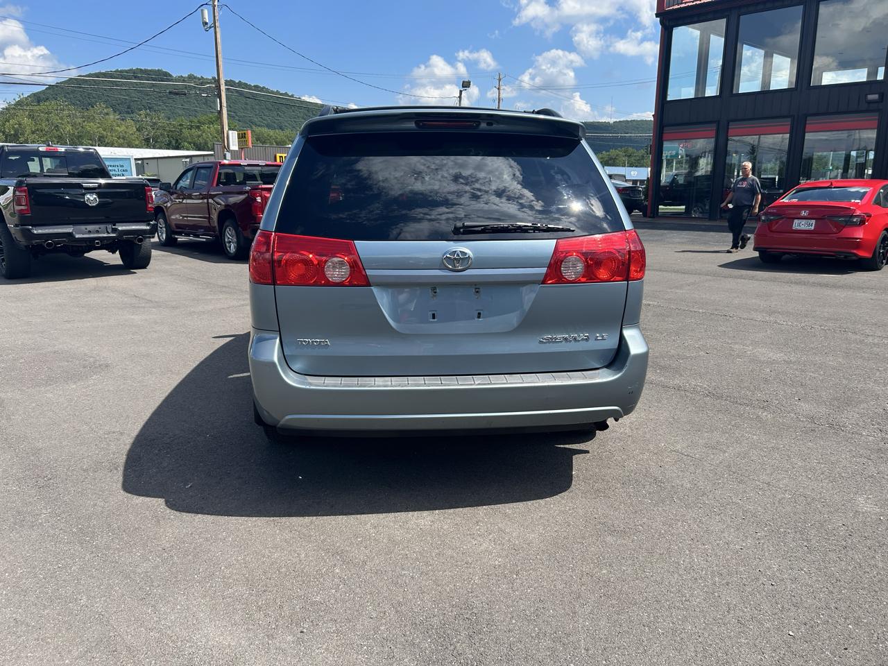 Toyota Sienna LE FWD 8-Passenger Seating 2008