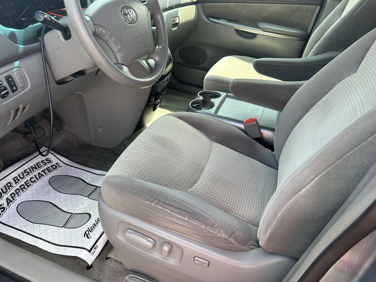Toyota Sienna LE FWD 8-Passenger Seating 2008