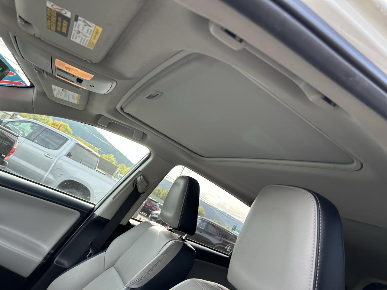Toyota RAV4 Limited AWD 2018