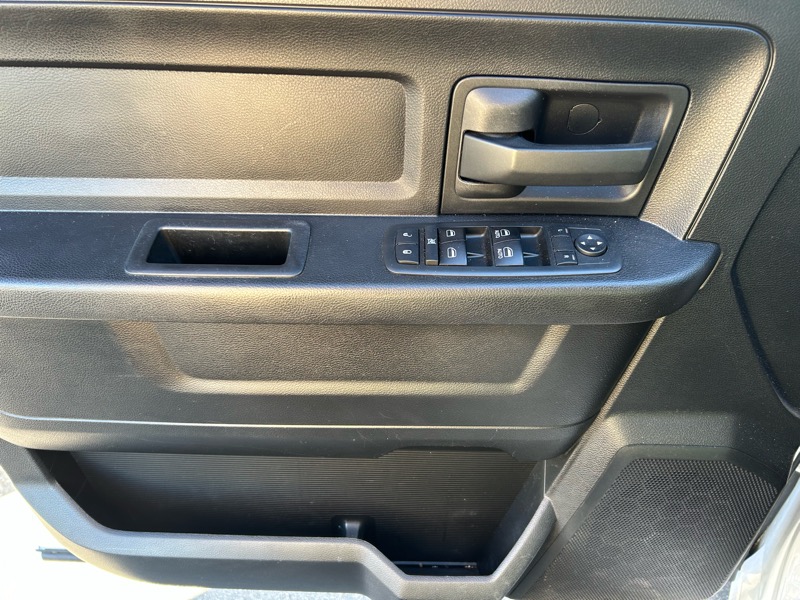 RAM 1500 Tradesman Quad Cab 2WD 2018 RAM 1500 Tradesman Quad Cab 2WD 2018