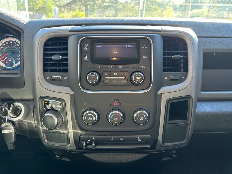 RAM 1500 Tradesman Quad Cab 2WD 2018 RAM 1500 Tradesman Quad Cab 2WD 2018