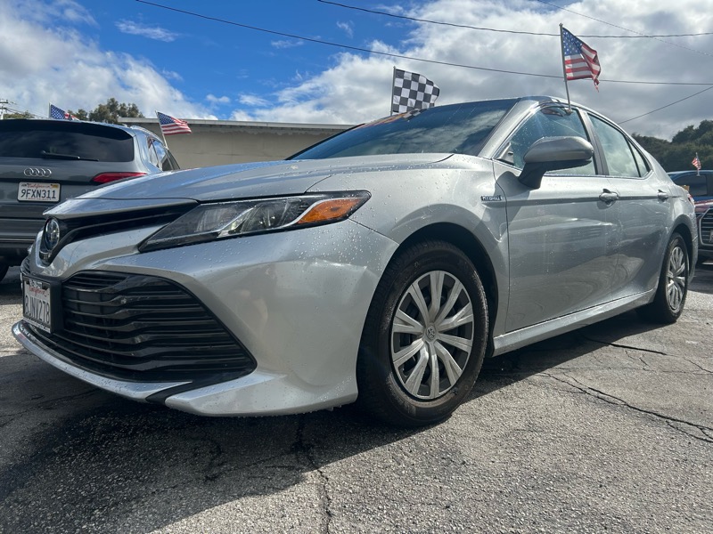Toyota Camry Hybrid XLE 2018
