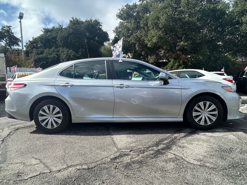 Toyota Camry Hybrid XLE 2018
