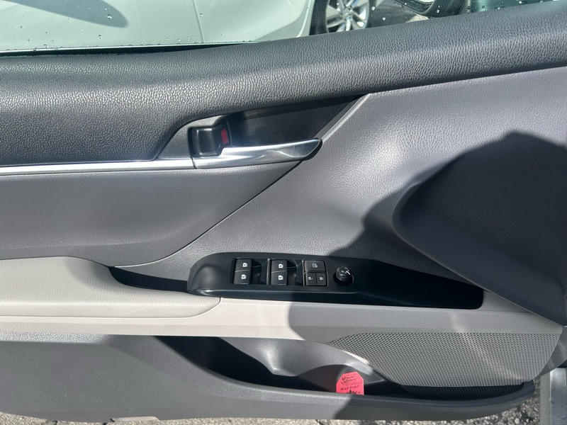 Toyota Camry Hybrid XLE 2018