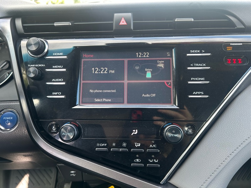 Toyota Camry Hybrid XLE 2018