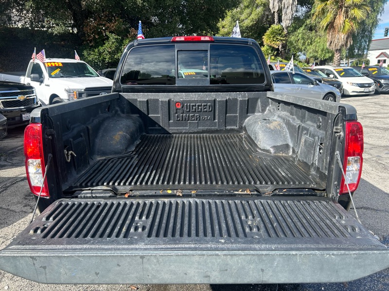 2015 Nissan Frontier S Crew Cab photo 3