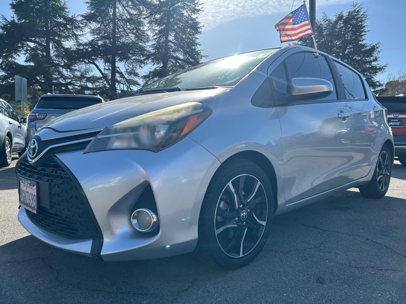 Toyota Yaris LE 5-Door AT 2017