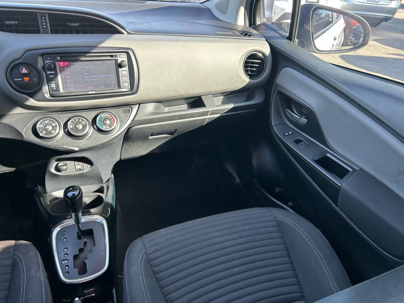 Toyota Yaris LE 5-Door AT 2017