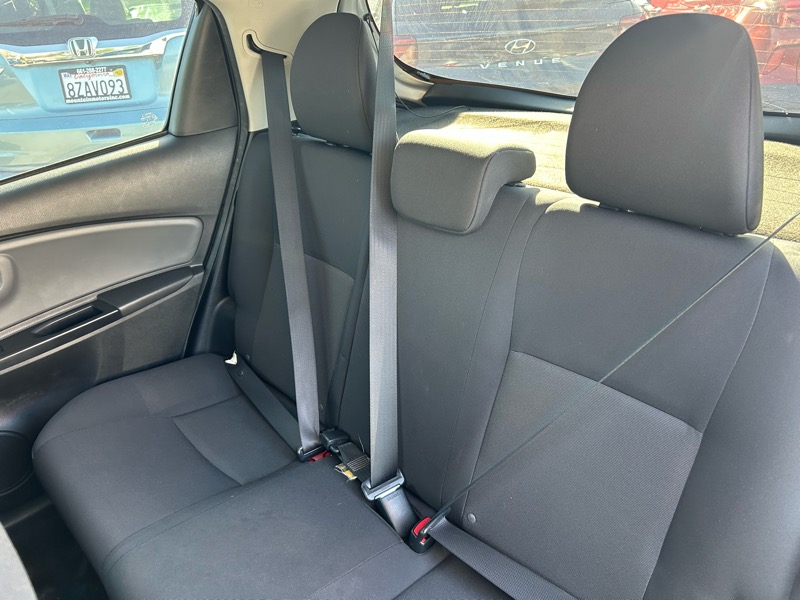 Toyota Yaris LE 5-Door AT 2017