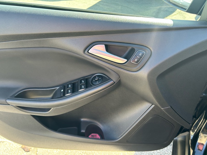 Ford Focus SE Sedan 2017