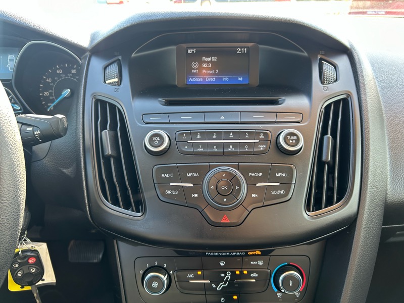 Ford Focus SE Sedan 2017