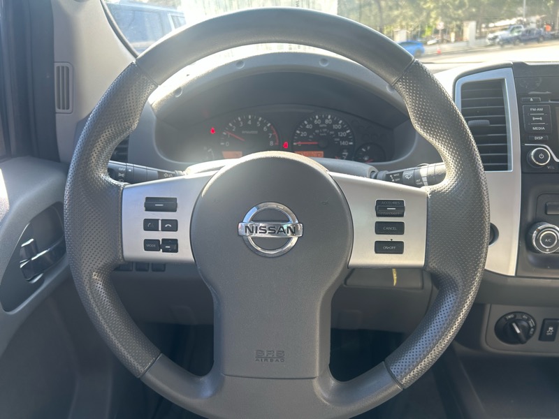 Nissan Frontier SL Crew Cab 5AT 4WD 2015