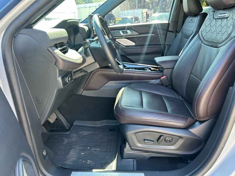 Ford Explorer Platinum AWD 2025