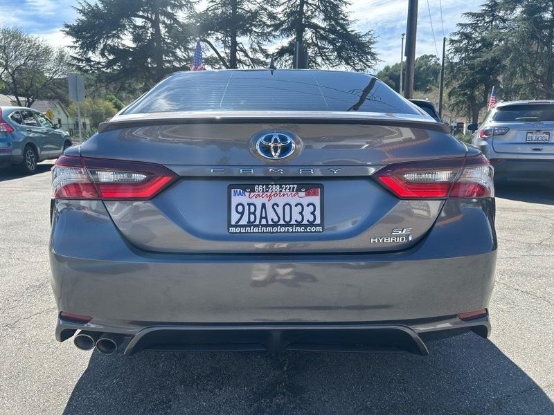 Toyota Camry Hybrid SE 2022