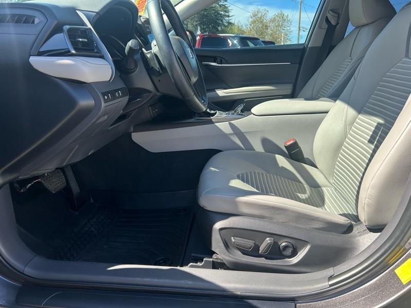 Toyota Camry Hybrid SE 2022