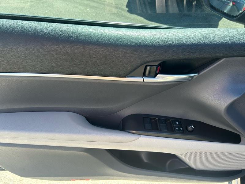 Toyota Camry Hybrid SE 2022