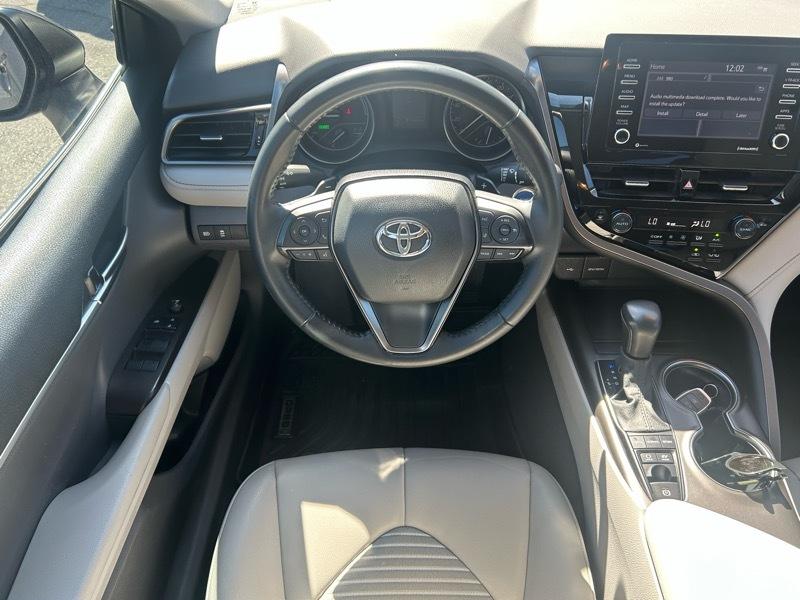 Toyota Camry Hybrid SE 2022