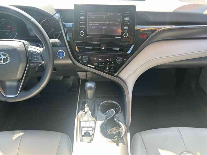 Toyota Camry Hybrid SE 2022