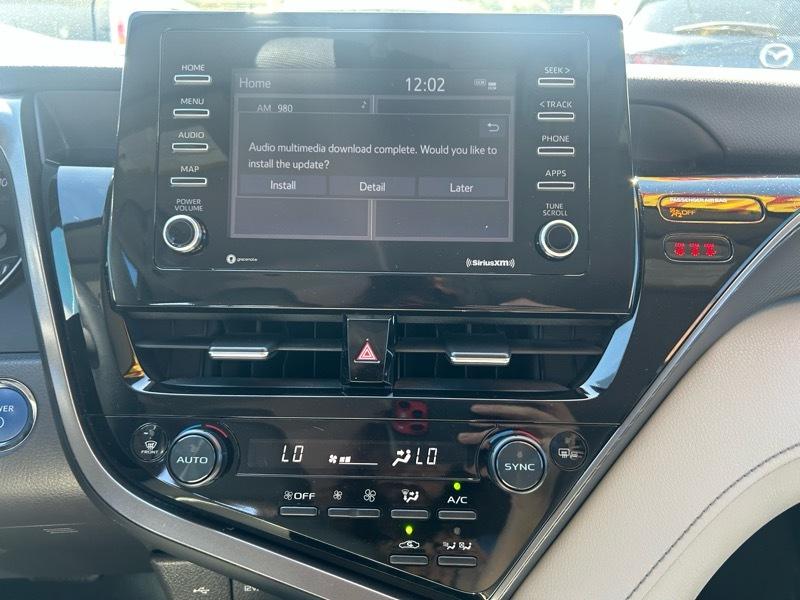 Toyota Camry Hybrid SE 2022