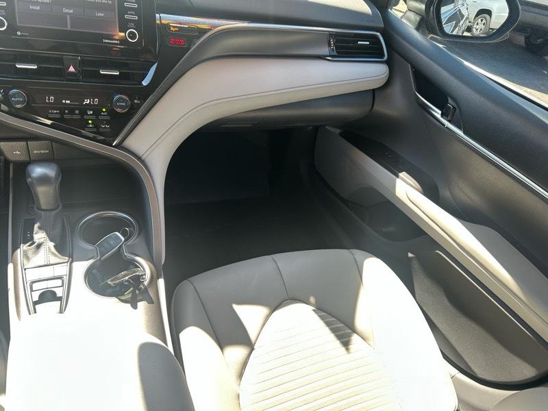 Toyota Camry Hybrid SE 2022