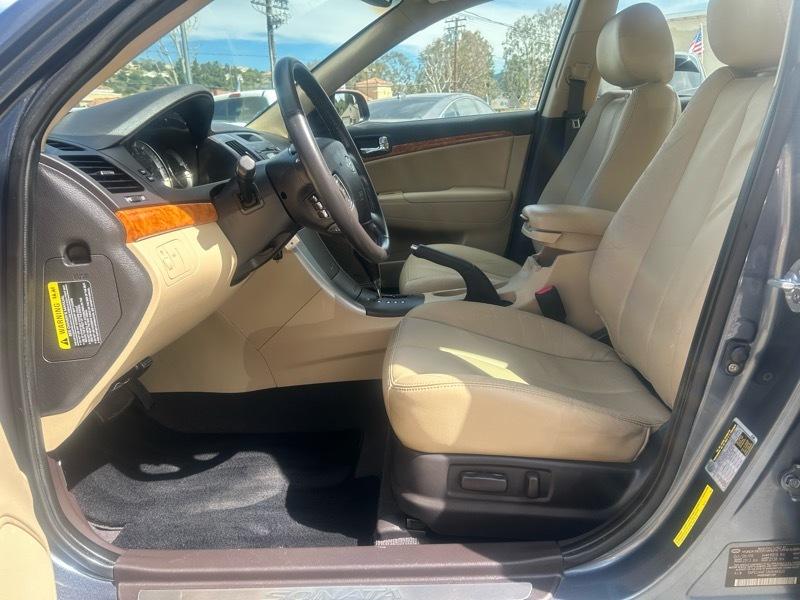 Hyundai Sonata SE V6 2010