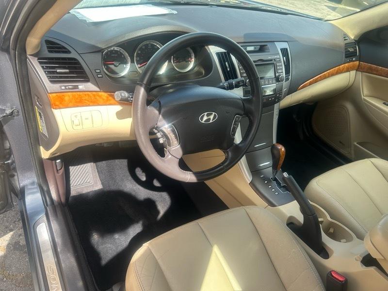 Hyundai Sonata SE V6 2010