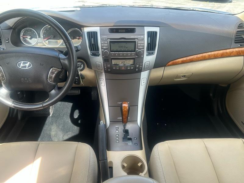 Hyundai Sonata SE V6 2010
