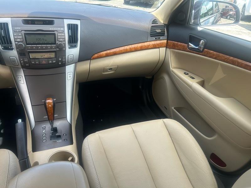 Hyundai Sonata SE V6 2010