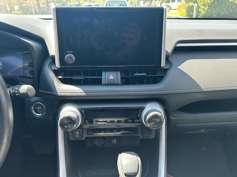 Toyota RAV4 Hybrid XLE 2024