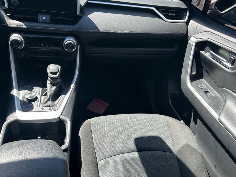 Toyota RAV4 Hybrid XLE 2024