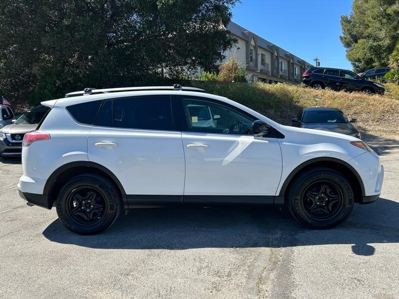 Toyota RAV4 LE AWD 2017