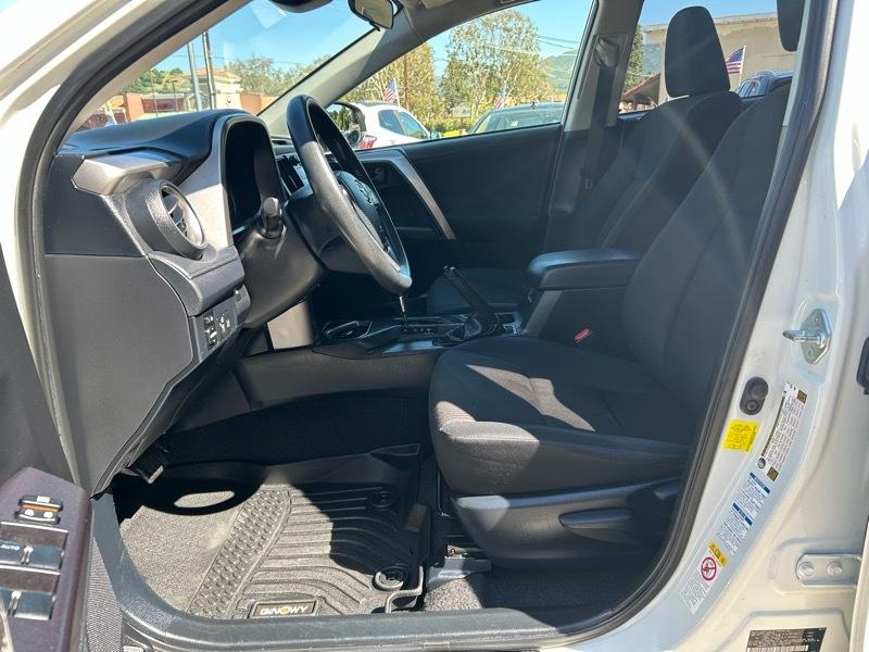 Toyota RAV4 LE AWD 2017