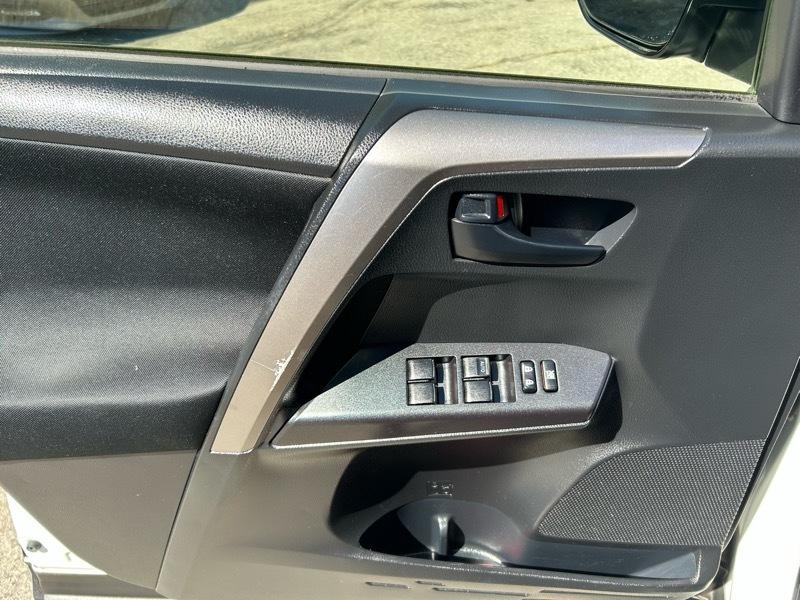 Toyota RAV4 LE AWD 2017