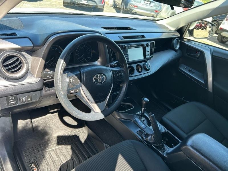 Toyota RAV4 LE AWD 2017