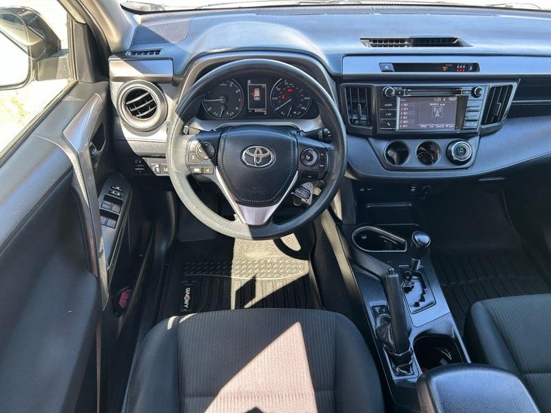 Toyota RAV4 LE AWD 2017