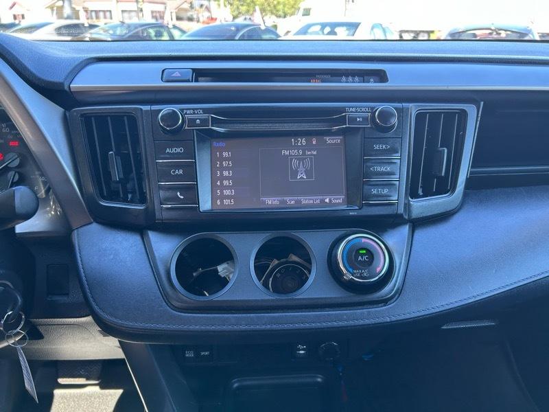 Toyota RAV4 LE AWD 2017